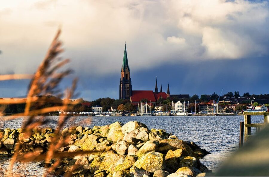 Schleswig: Highlights tour (cathedral, old town, Holm, city harbor) - Who should book this Schleswig walk?