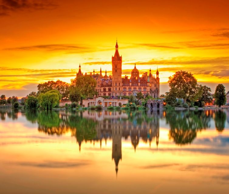 Schwerin: City Highlights Guided Tour - Seeing the Cathedral of Schwerin