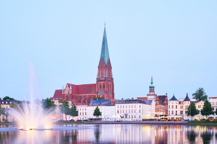 Schwerin: City Highlights Guided Tour - Language, comfort, and booking details
