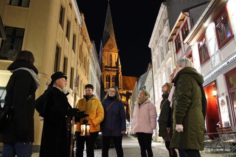 Schwerin: Tour with the Night Watchman - The narrowest house and Schwerin’s smaller details