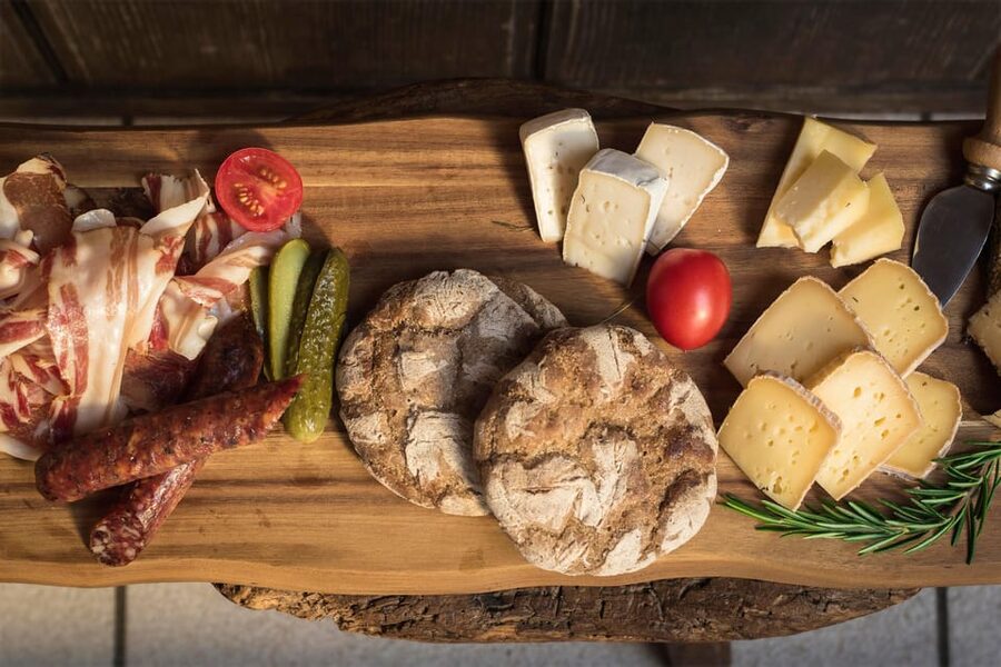 South Tyrolean specialties and wine tasting - Who will enjoy this experience most