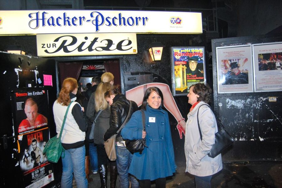 St. Pauli: Daytime Tour - Spielbudenplatz and the entertainment quarter