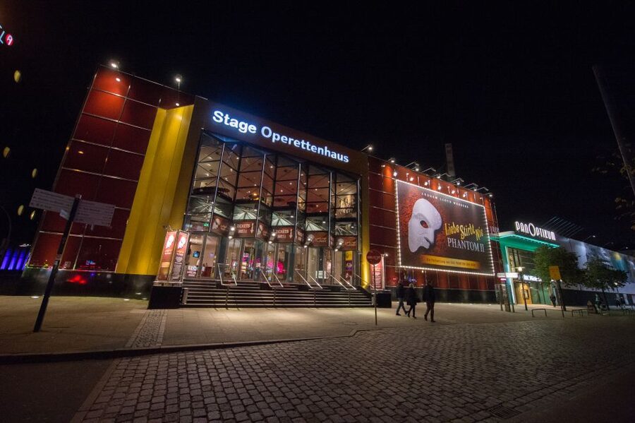 St. Pauli Nightlife Tour with Drag Queen in German - Olivia Jones’ Dollhouse and the evening finale