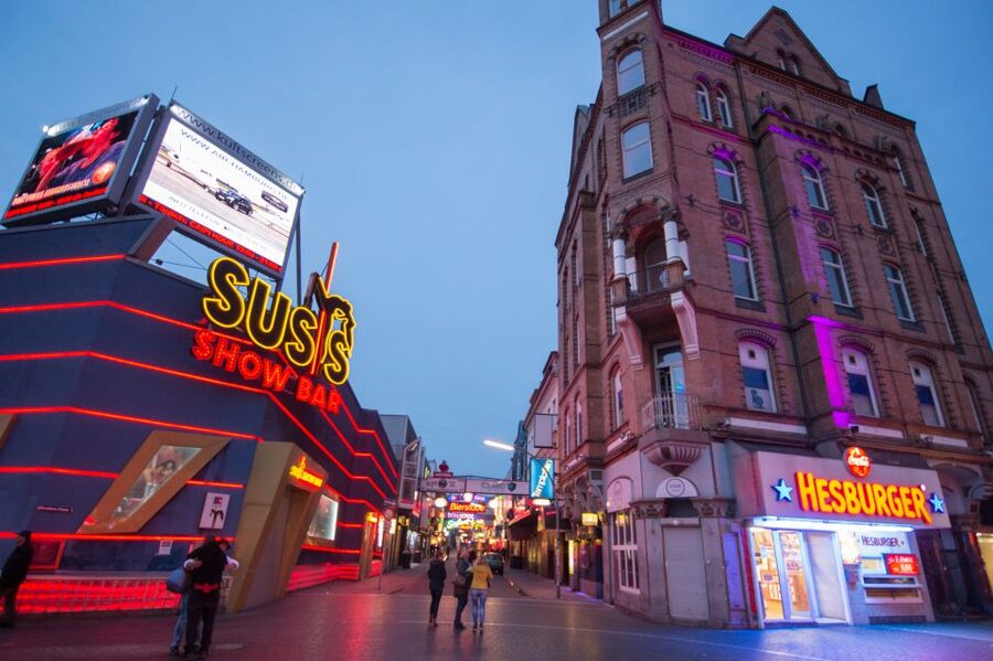 St. Pauli Nightlife Tour with Drag Queen in German - Is $41 good value for 100 minutes?