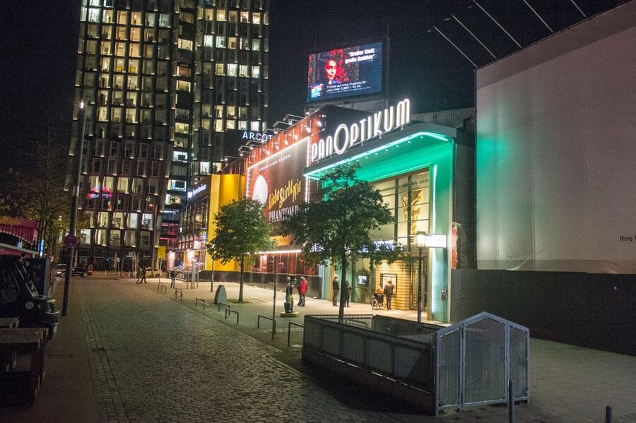 St. Pauli Nightlife Tour with Drag Queen in German - Who will enjoy this experience most?