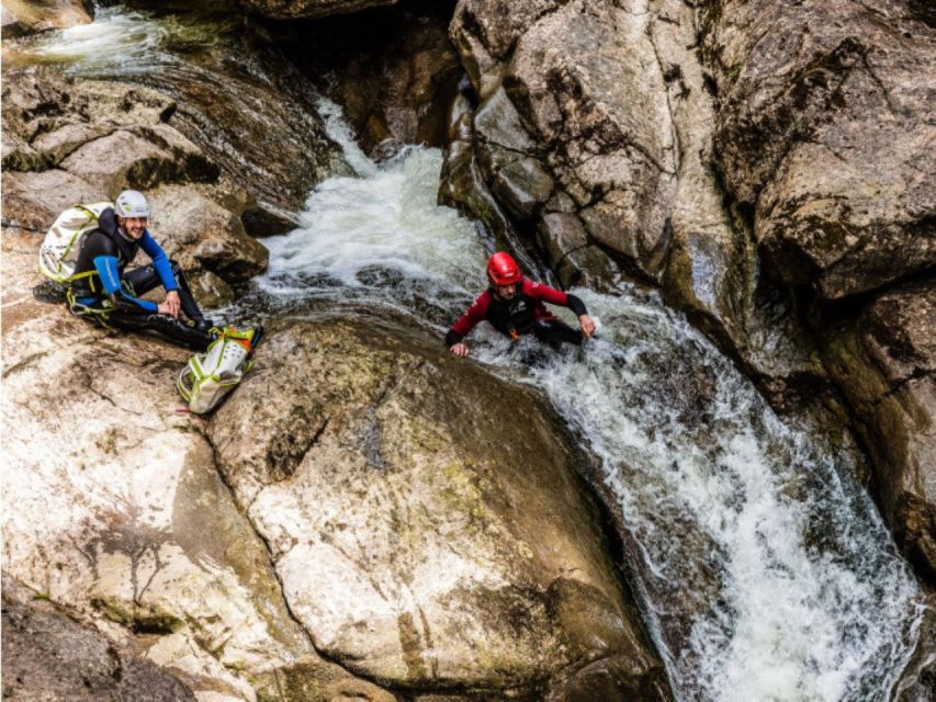 Starzlach Gorge: Beginners Canyoning Tour - Rappelling down the first rock sections