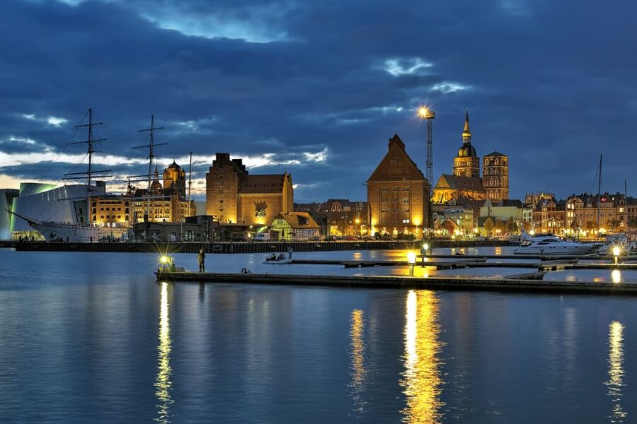 Stralsund: Old Town Evening Tour with a Night Watchman - Alter Markt and Stralsund’s power struggle