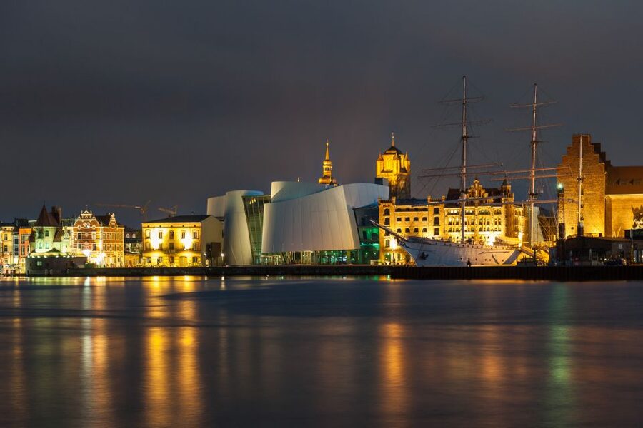 Stralsund: Old Town Evening Tour with a Night Watchman - Starting outside Kaffee Monopol
