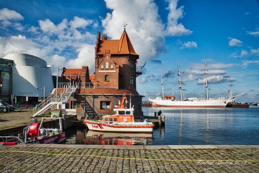 Stralsund: Old Town Highlights Private Walking Tour - What the private format is really worth
