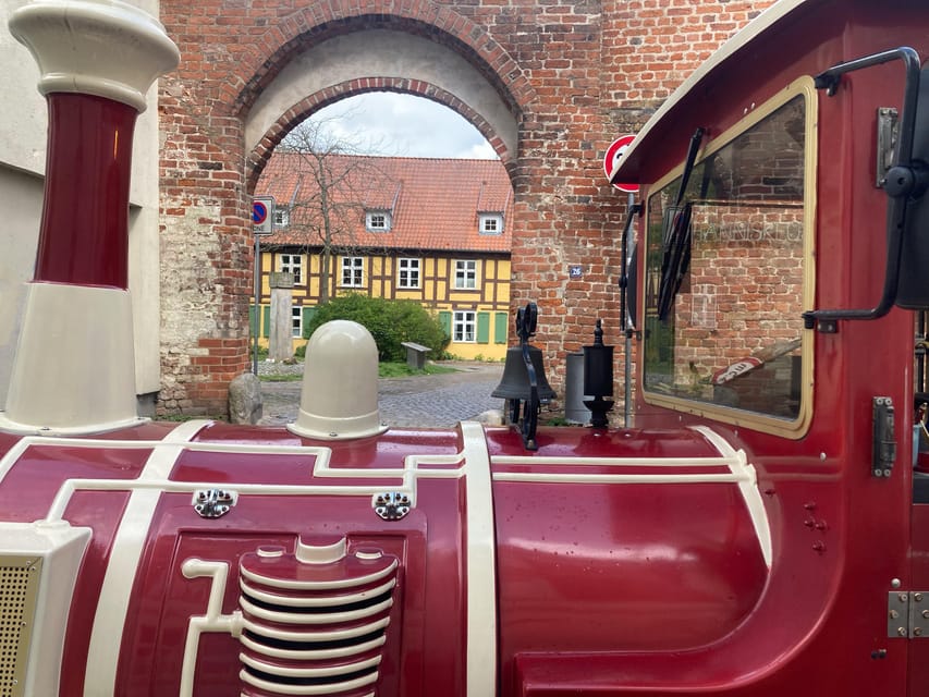 Stralsund: Stadtrundfahrt durch die historische Altstadt - Key points at a glance