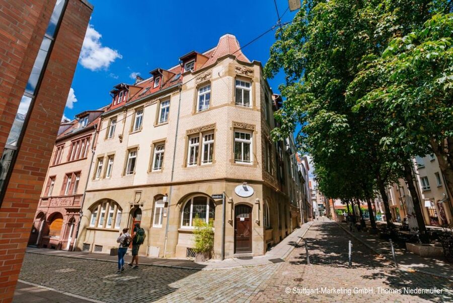 Stuttgart: Bean District Walking Tour with Swabian Food - Guide style and the human factor