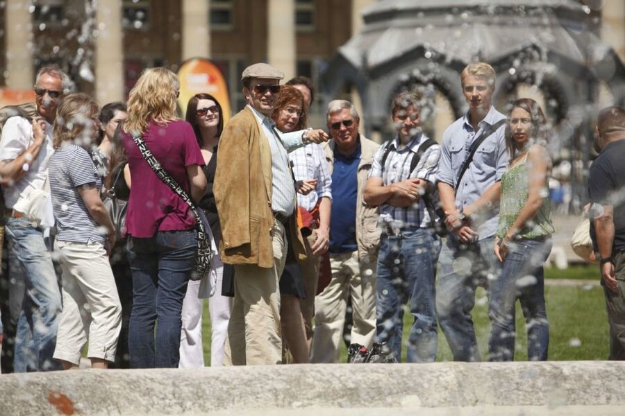 Stuttgart: City Highlights - Guided Walking Tour - Palace gardens with fountains, sculptures, and lakes