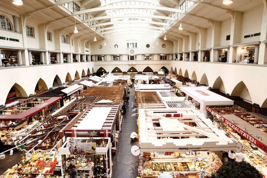 Stuttgart: Guided Tour of the Stuttgart Market Hall - The opening look at the historic building