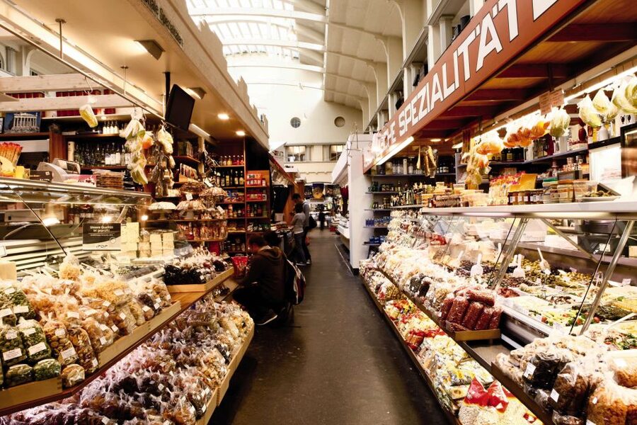 Stuttgart: Guided Tour of the Stuttgart Market Hall - The market hall cellar and prosecco finish
