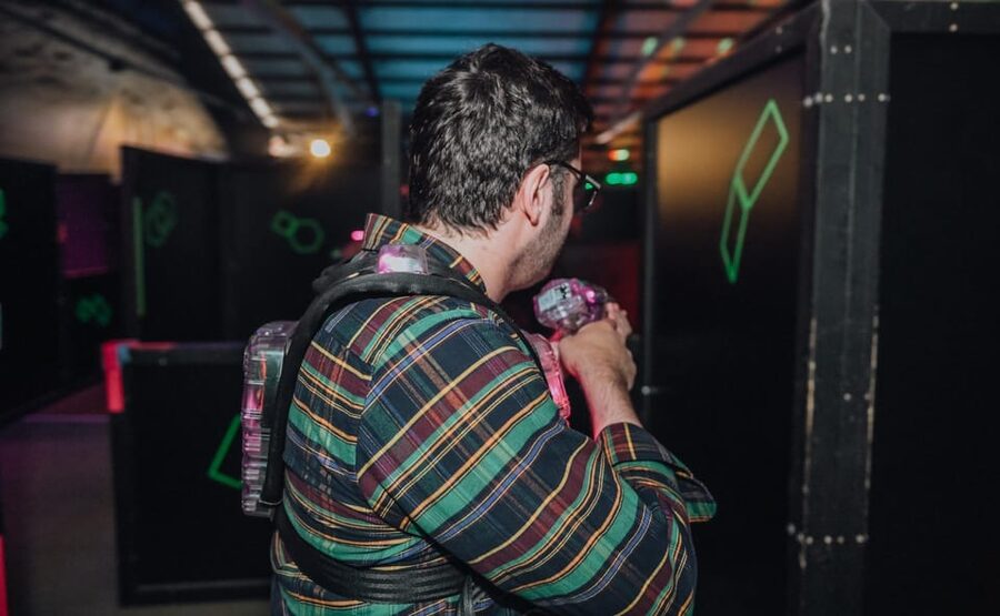 Stuttgart: Indoor Lasertag Experience - Equipment and group size