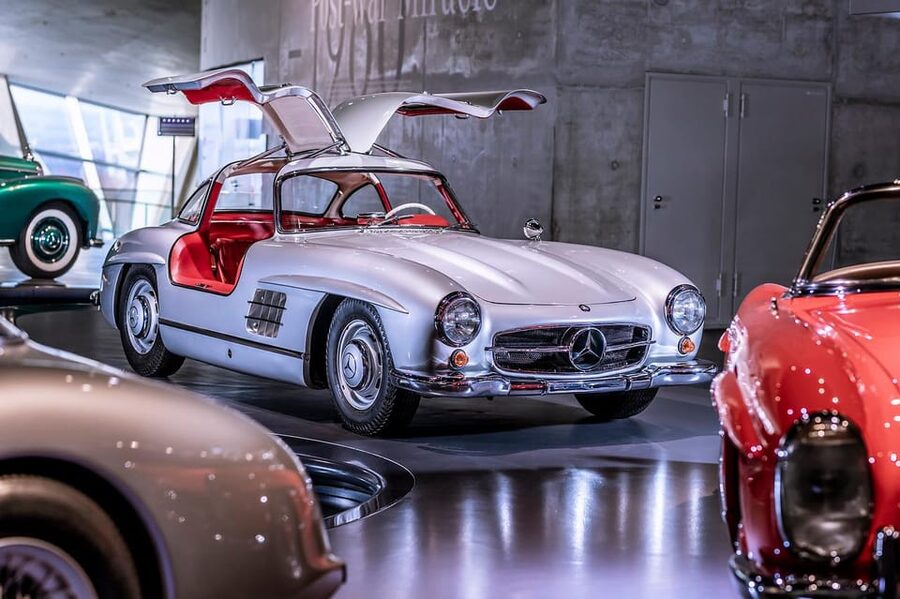 Stuttgart: Mercedes-Benz Museum Entry Ticket - The first automobile and the Legend route