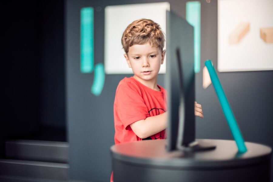 Stuttgart: Museum of Illusions Entry Ticket - Try the Clone Table and Head on the Platter