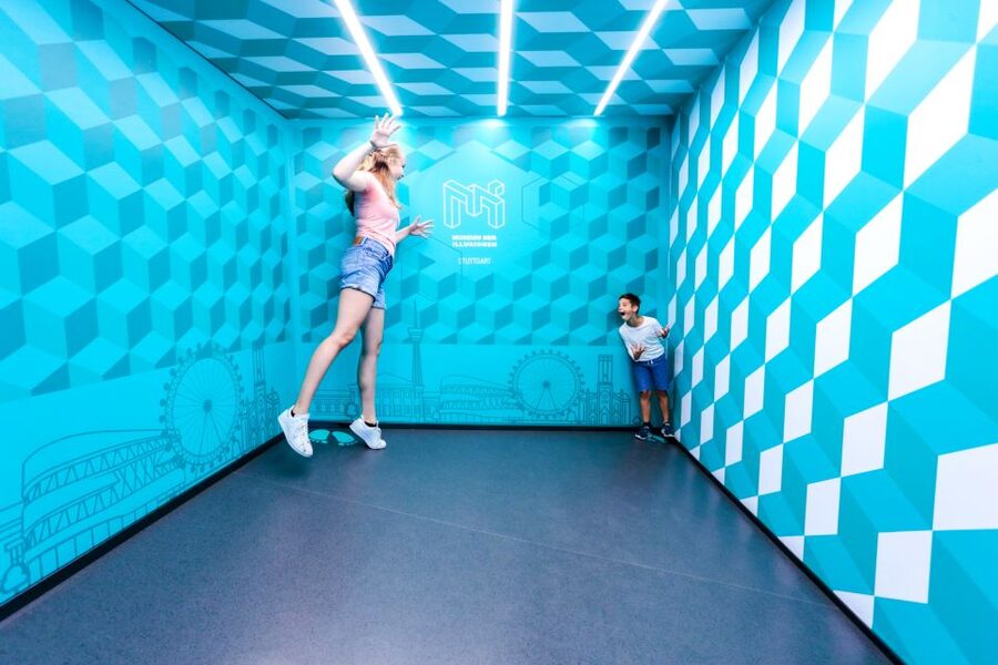 Stuttgart: Museum of Illusions Entry Ticket - Find the rhythm at the Turntables and Zoetrope