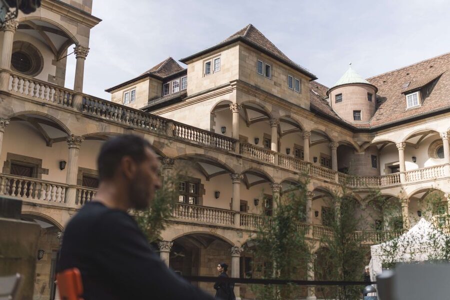 Stuttgart: Private Guided Circular City Walk - Guide style and language