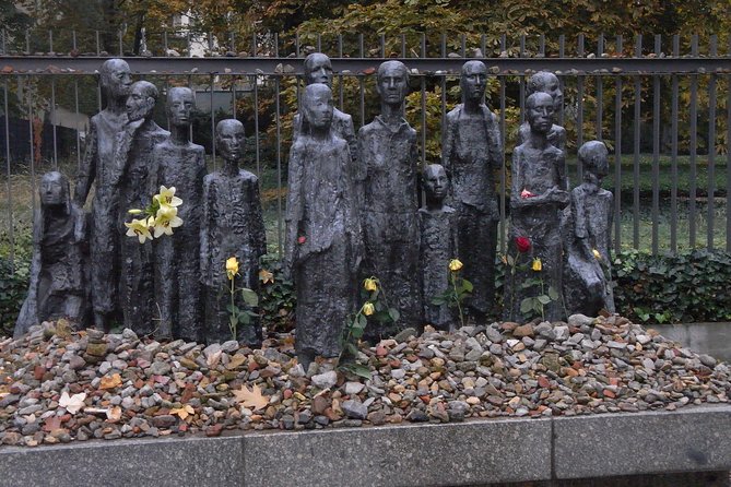 The Jewish Private Tour - A journey into the Jewish past of Berlin with N. Jacob - Following Jewish Berlin from courtyards to memorials