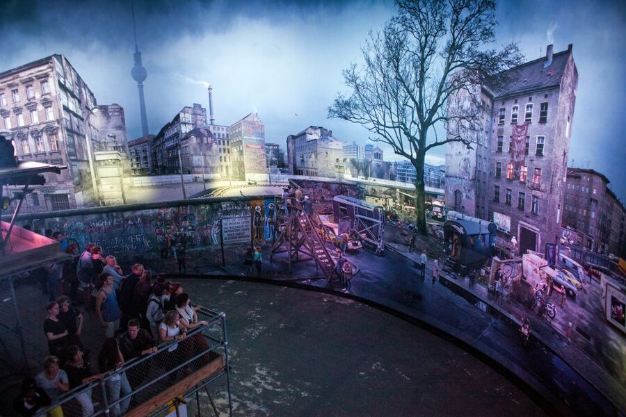 THE WALL: asisi Panorama Berlin Ticket - Pairing the Panorama with Checkpoint Charlie