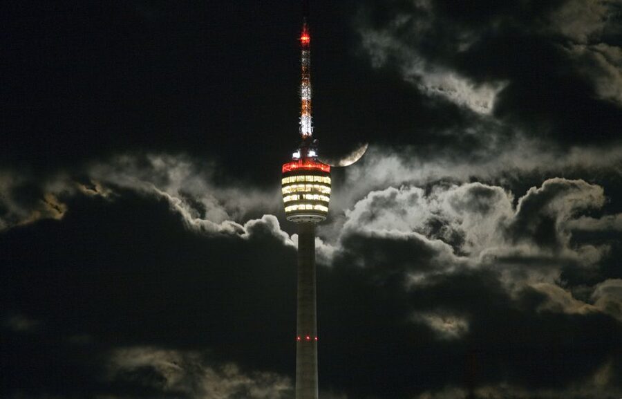 Tickets SWR Fernsehturm Stuttgart - Reading the view from Stuttgart to the Alps