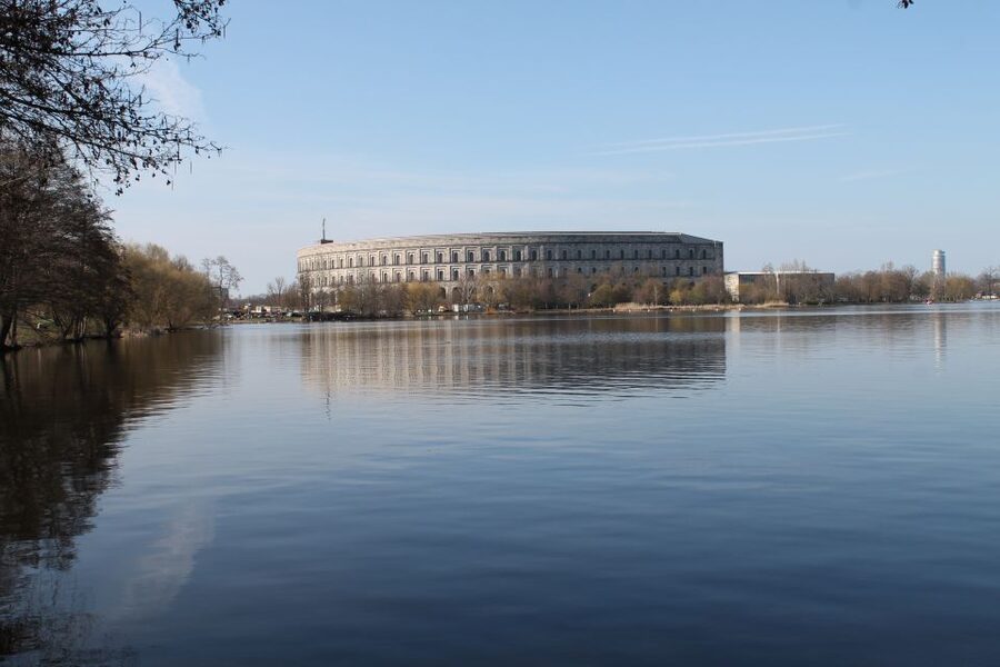 Tour en español al Campo Zeppelin - Congress Hall and the scale of Nazi ambition