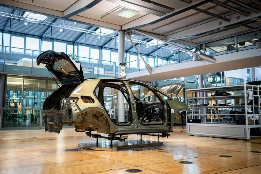 Volkswagen ID.3 "Do it yourself" Tour - Starting with a drink and a safety briefing