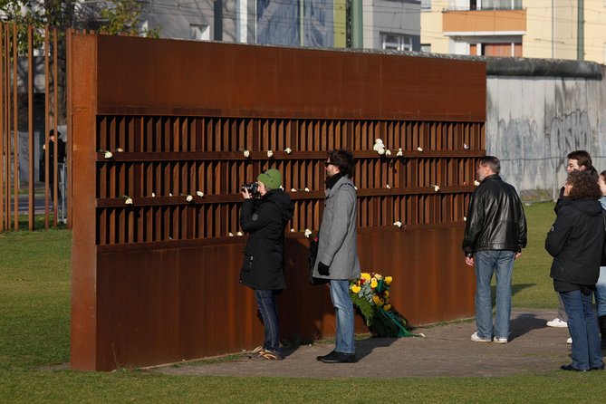 Wall Tour Berlin - Fates, Heroes & Love Stories - Stops 1 to 3: Ghost Stations and the Sudden Wall