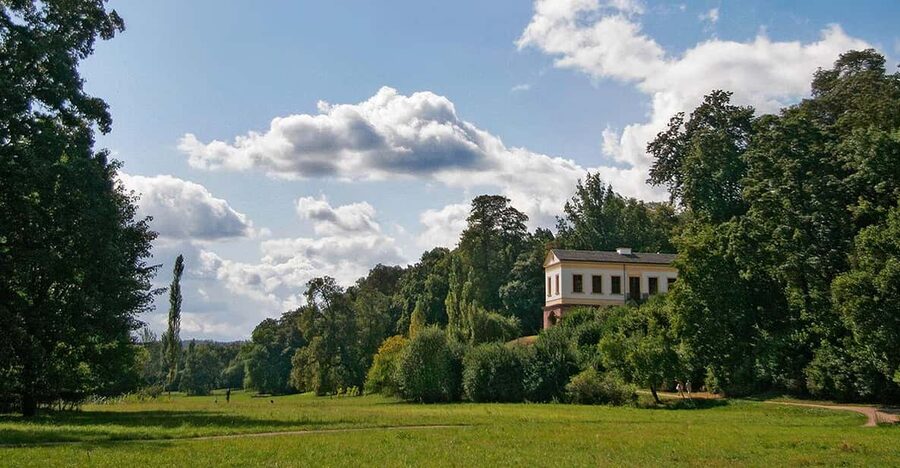 Weimar: Old Town Guided Walking Tour - Bauhaus and the modern chapter